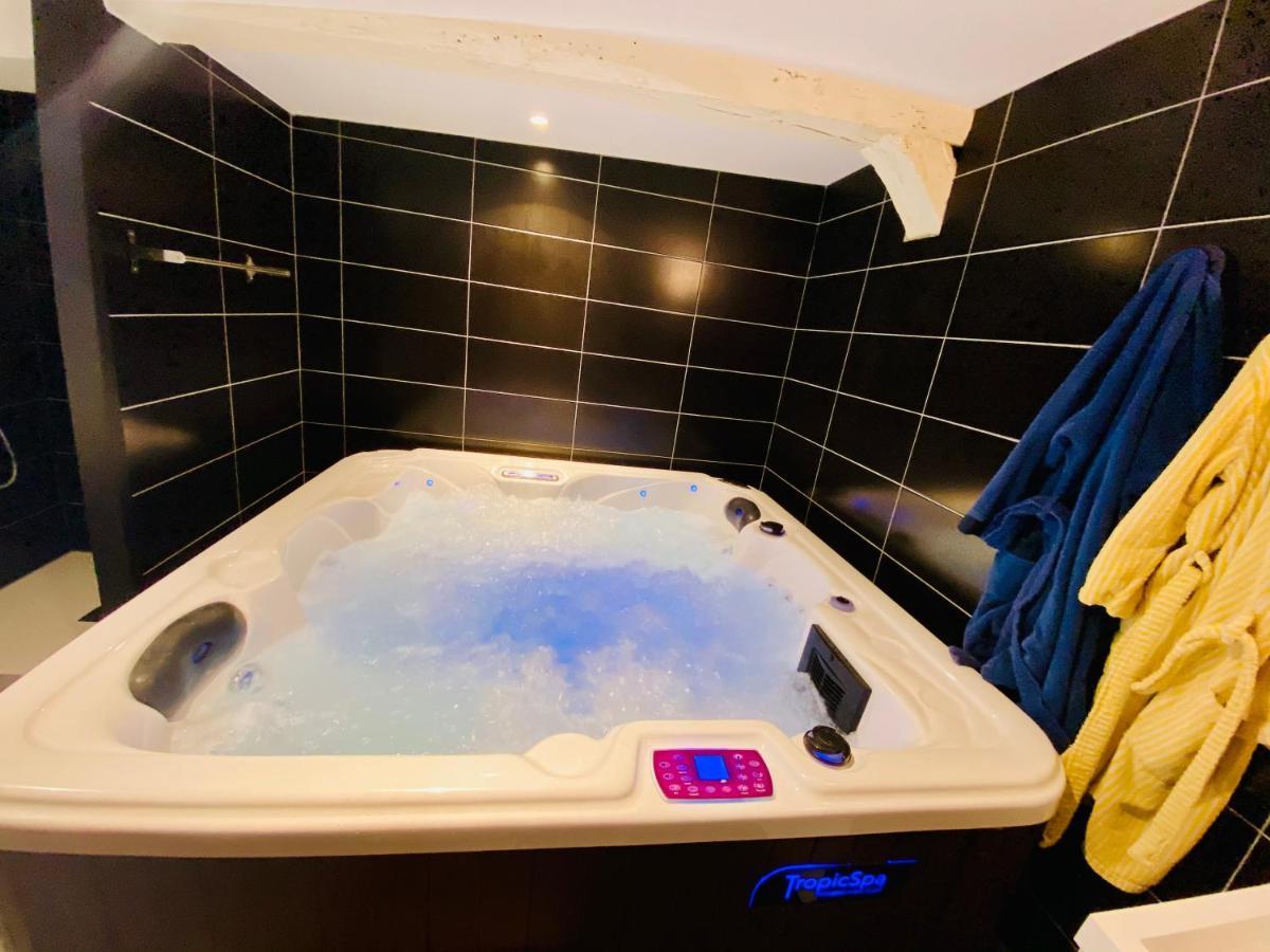 Апартаменты Escapade Romantique - Jacuzzi Et Parking Prive - 002 Руан Экстерьер фото
