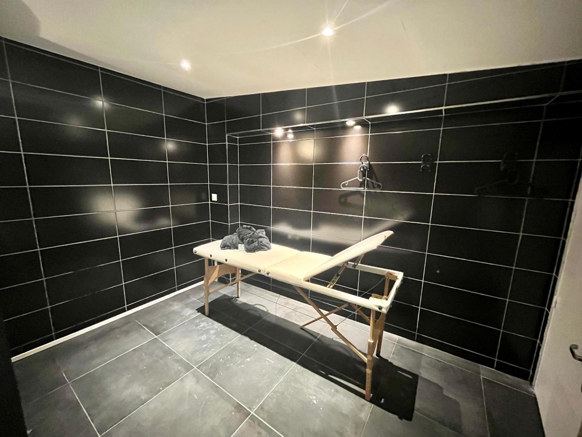 Апартаменты Escapade Romantique - Jacuzzi Et Parking Prive - 002 Руан Экстерьер фото